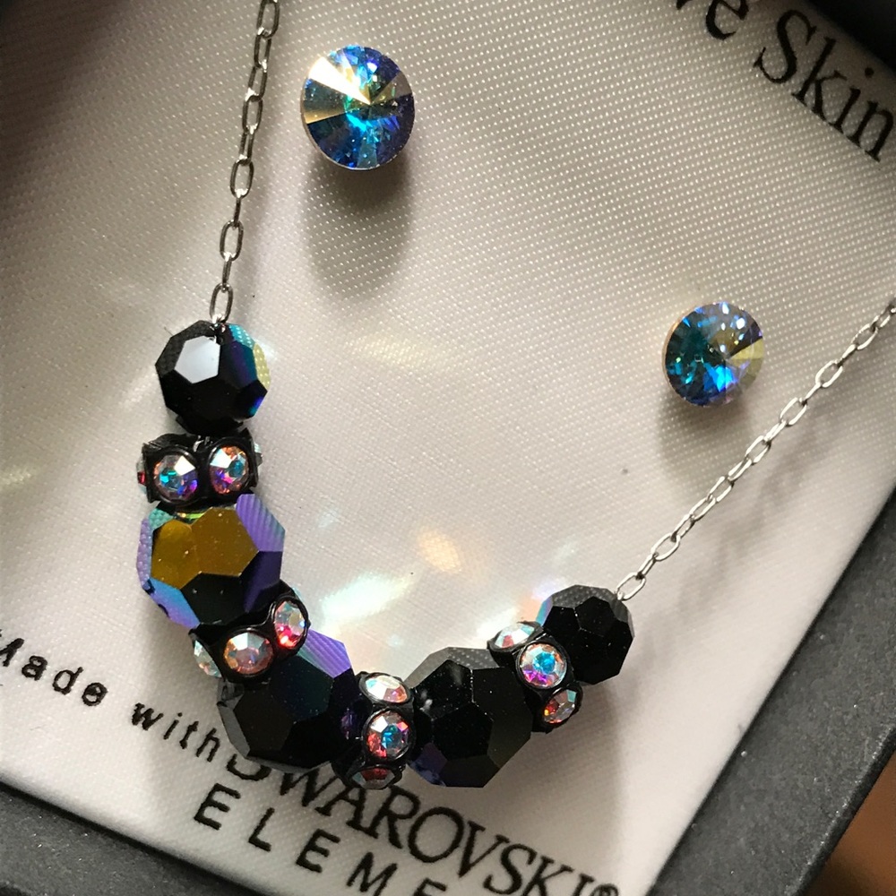 SOLD⛔️Swarovski element Necklace & Earrings set - Picture 2 of 5